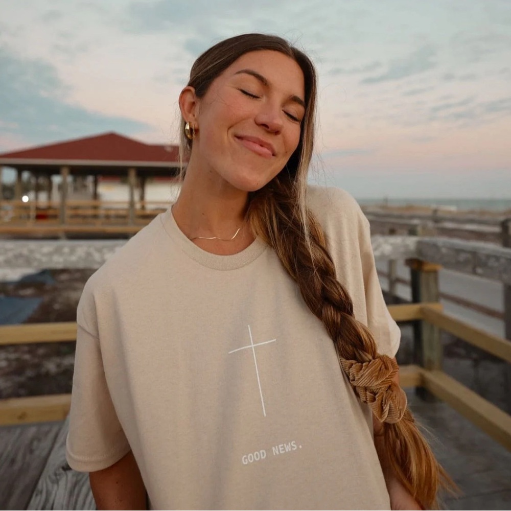 HWLF GOOD NEWS TEE